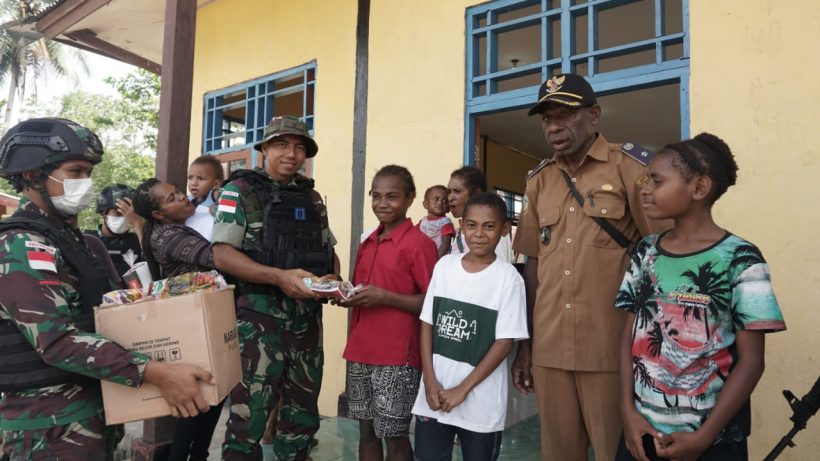 Warga Perbatasan RI-PNG Dapat Sembako dan Bingkisan 14