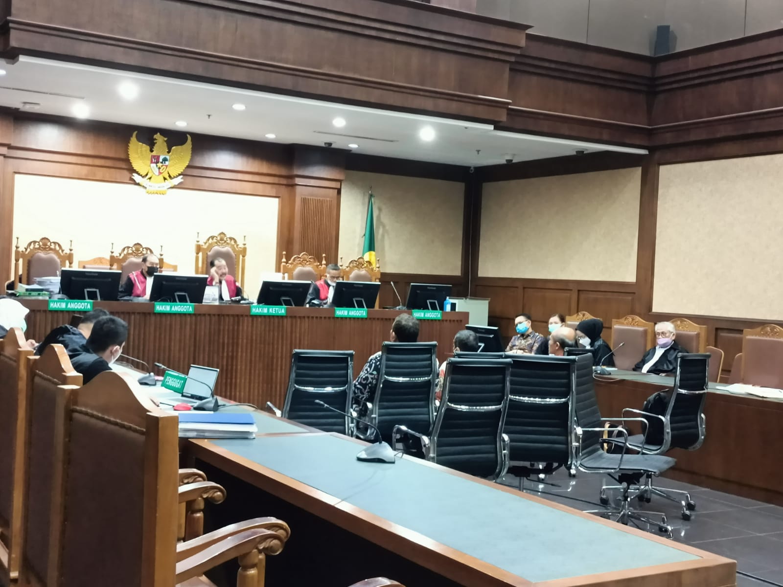 IMG-20220719-WA0075 Sidang Suap Pajak, Hakim Singgung Potensi Mudahnya Orang Kaya Terhindar Pidana 1