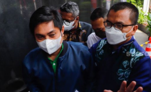 Mardani Maming Menyerahkan Diri ke KPK 1