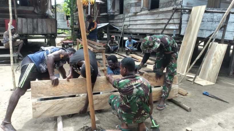 Satgas TMMD Bantu Warga yang Berduka 8