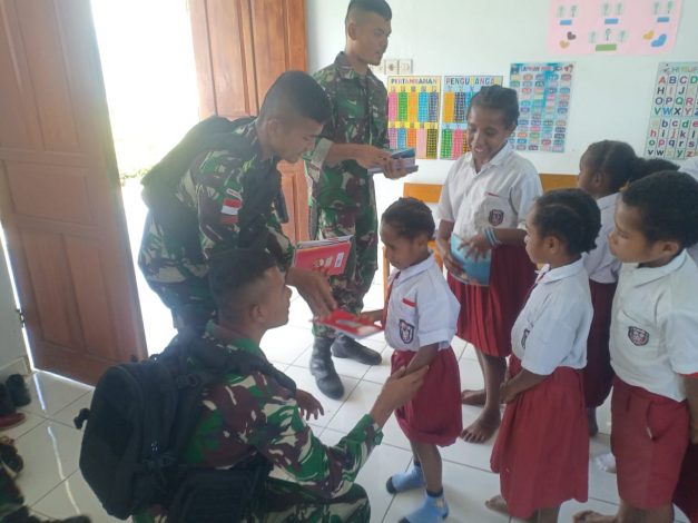 Pelajar Dapat Perlengkapan Sekolah Gratis 9