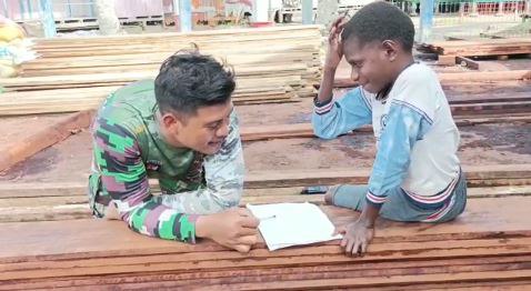 Sisi Lain Satgas TMMD Ke-114 di Papua 11