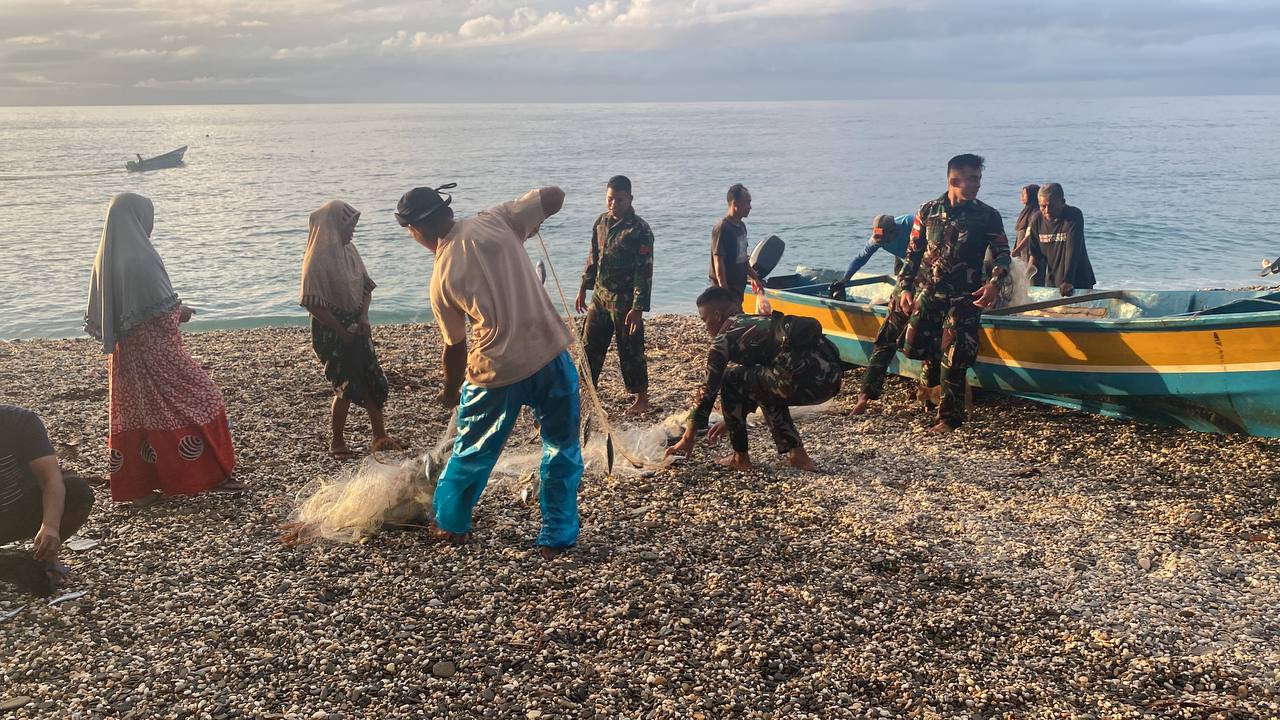 Kostrad Bantu Nelayan Pulau Buru 1