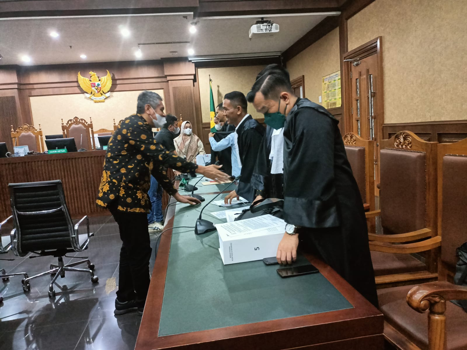 Bupati Non-aktif Kolaka Timur Didakwa Suap Rp3,4 Miliar 1