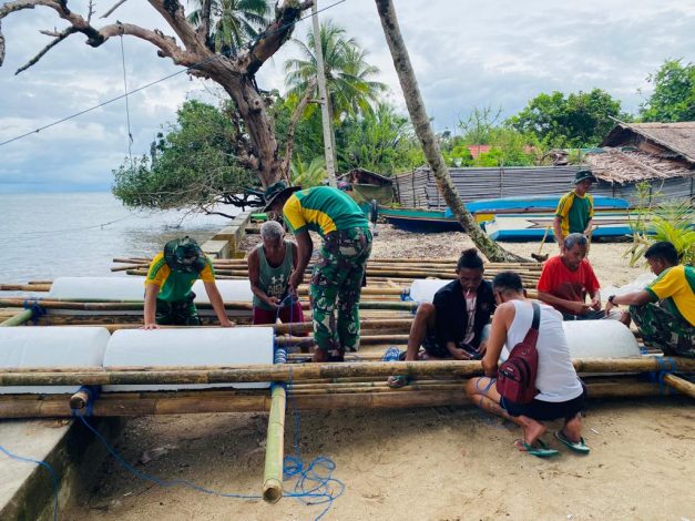 Personel Kostrad Bantu Nelayan Bikin Penangkap Ikan Ramah Lingkungan 11