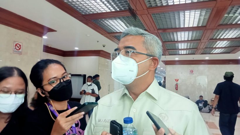 Panglima TNI dan Kasad Bersalaman di Rapat Tertutup dengan Komisi I DPR 33