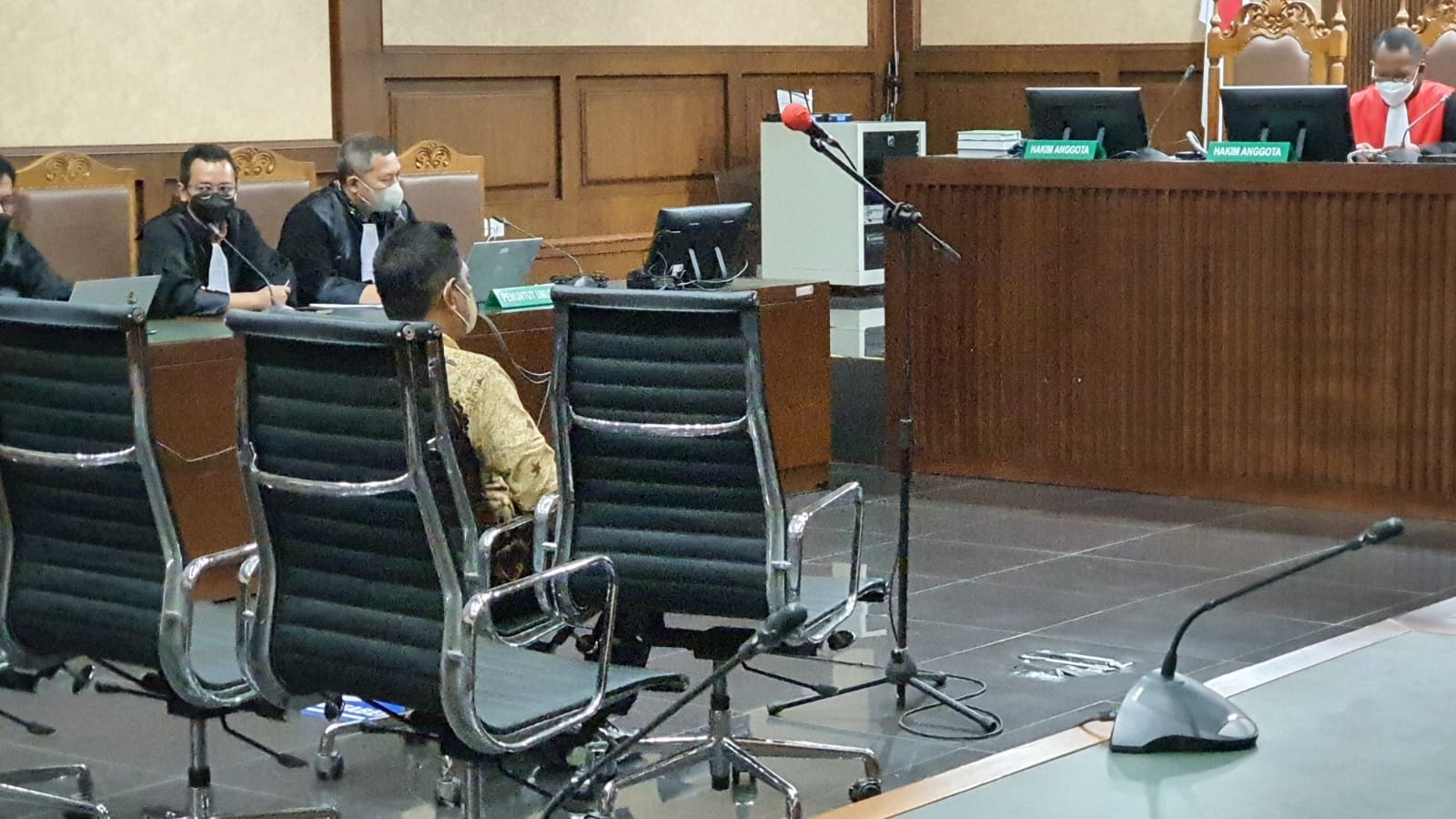 IMG-20220928-WA0054 Eks Dirjen Keuangan Daerah Kemendagri dan Kadis Lingkungan Hidup Kabupaten Muna Divonis Penjara 1