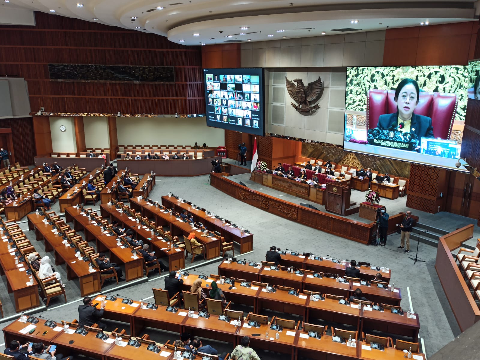IMG-20221004-WA0029 Terlibat Suap, DPR Cabut Persetujuan Sudrajat Dimyati Sebagai Hakim Agung 1
