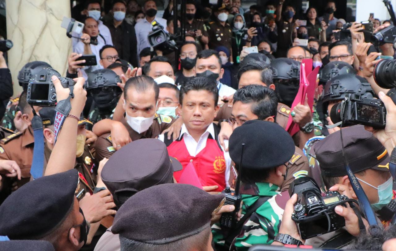 Diserahkan ke Jaksa, Sambo Tetap di Mako Brimob, Isterinya di Kejagung 1