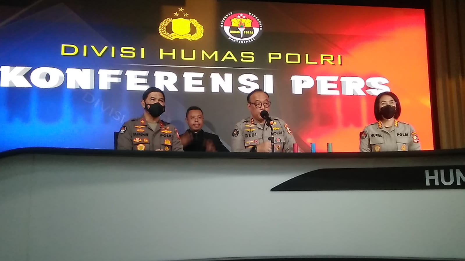 Tragedi Kanjuruhan, Polri Bantah Tewasnya Ratusan Suporter Karena Gas Air Mata 1