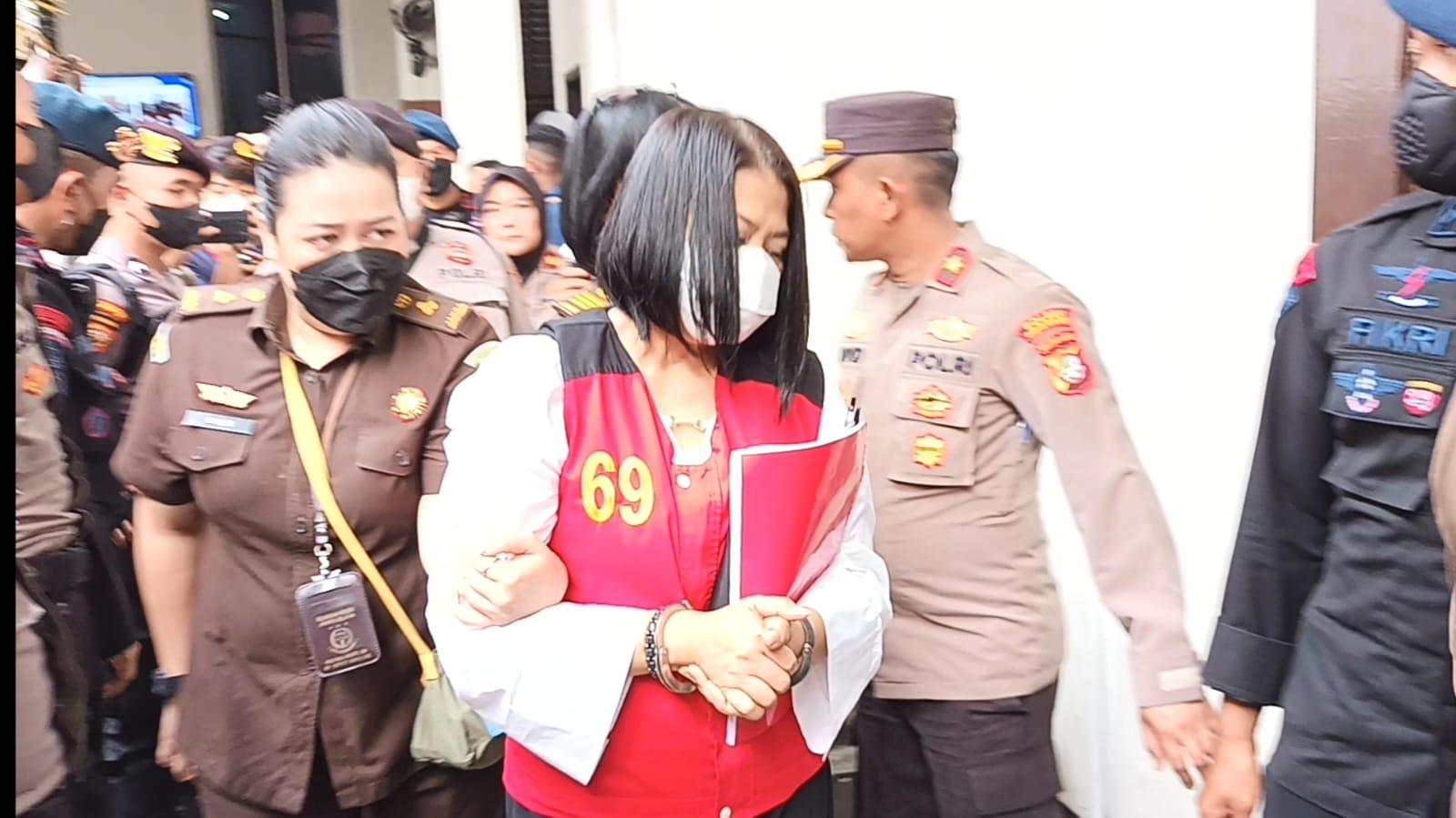 IMG-20221017-WA0069 Bacakan Eksepsi, Kuasa Hukum Sambo: Karang Skenario Demi Selamatkan Bharada E 1