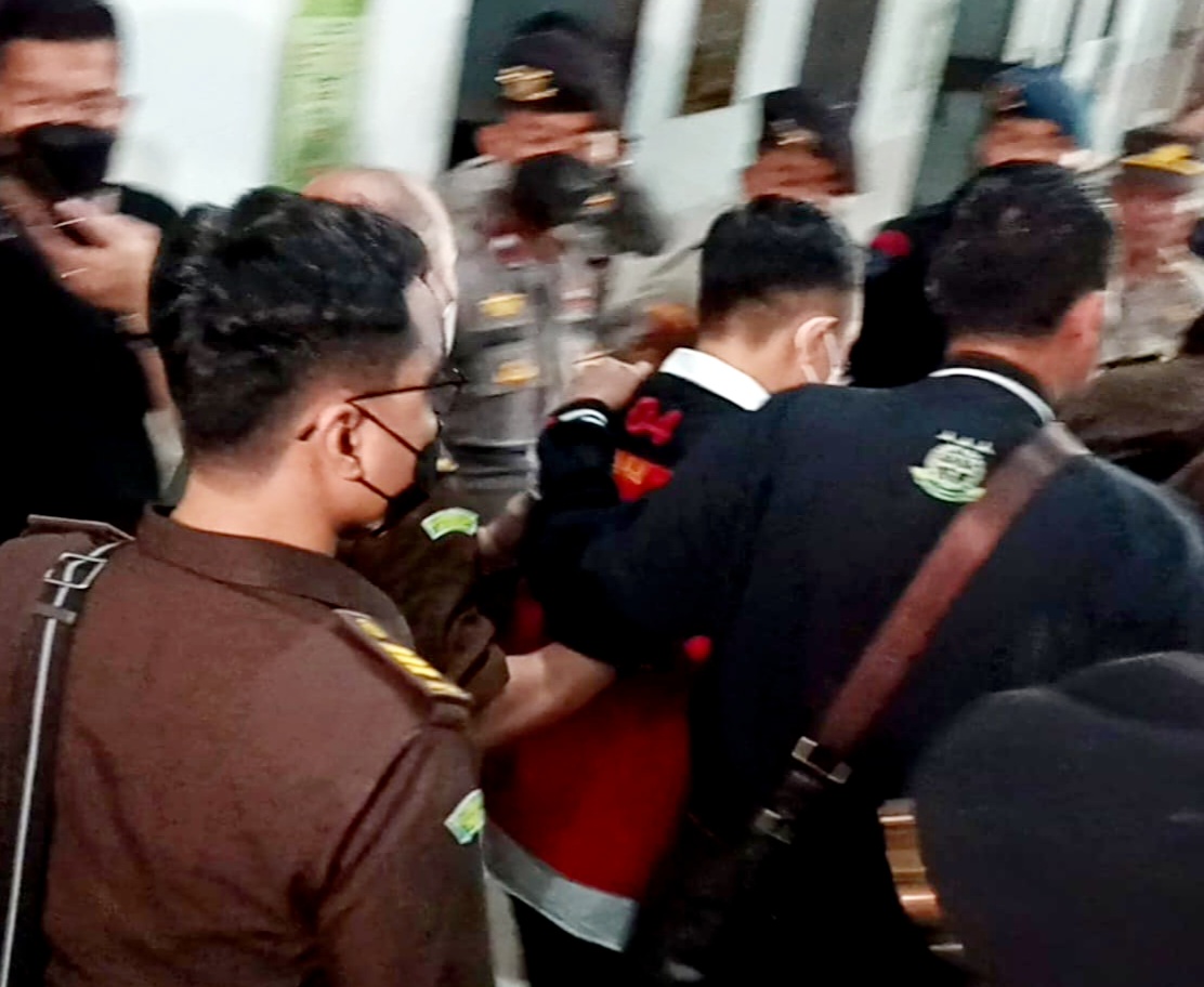 Mengaku Tak Mengerti, Ricky Rizal Minta Bacakan Pokok Dakwaan 1