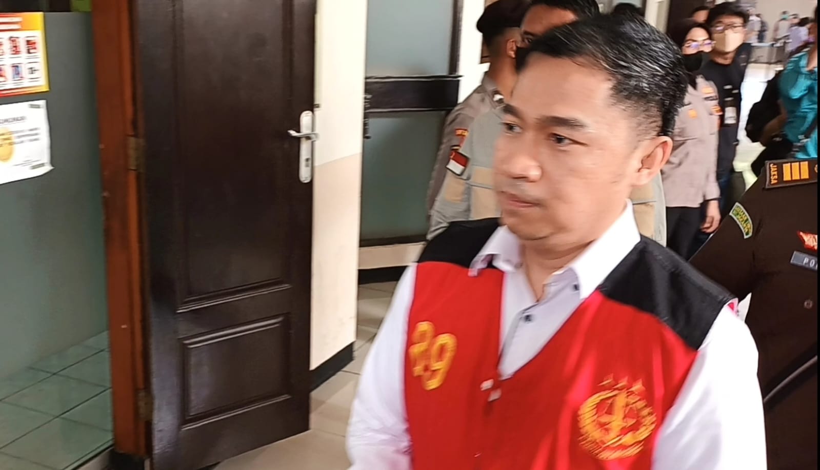 IMG-20221019-WA0050 Karena Tidak Percaya, Sambo Minta AKBP Arif Rachman Menatap Matanya 1
