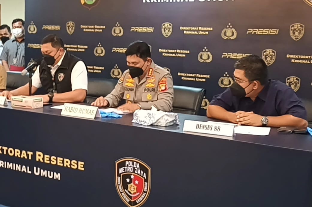 Wanita Berpistol Ingin Bertemu Jokowi 1