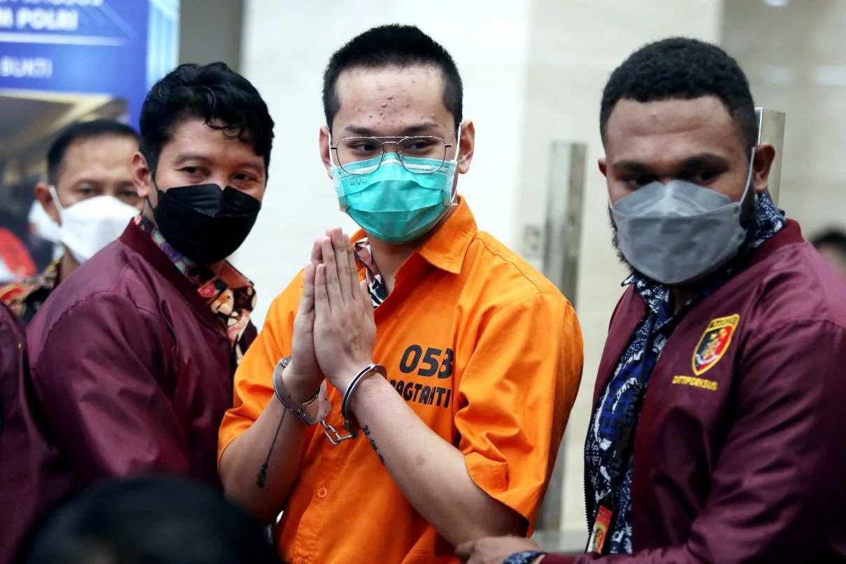 Guru Indra Kenz Divonis 10  Tahun Penjara 1