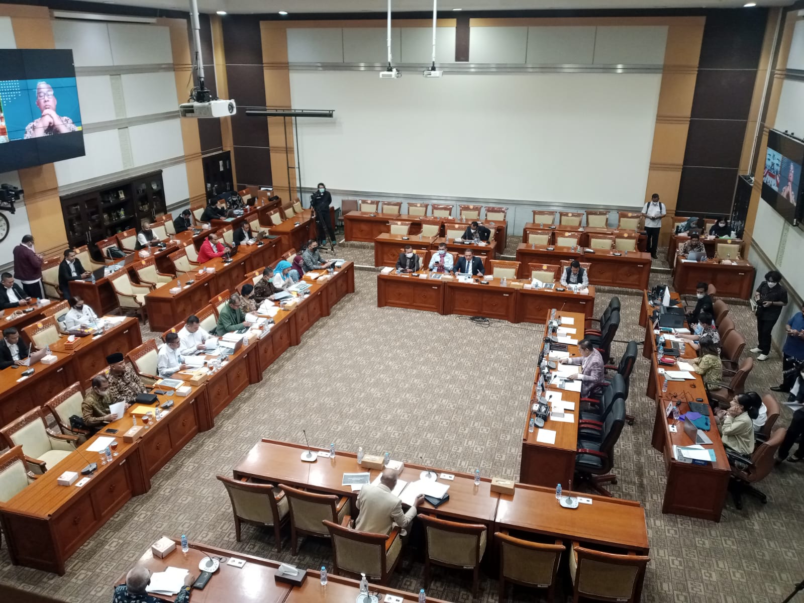 IMG-20221109-WA0043 Komisi III DPR Bahas RUU KUHP dengan Menkumham 1