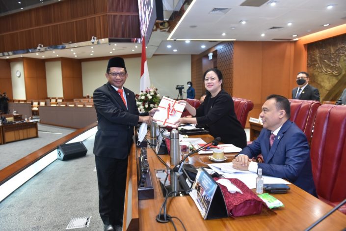 DPR Sahkan UU Pemekaran Papua Barat Daya 24