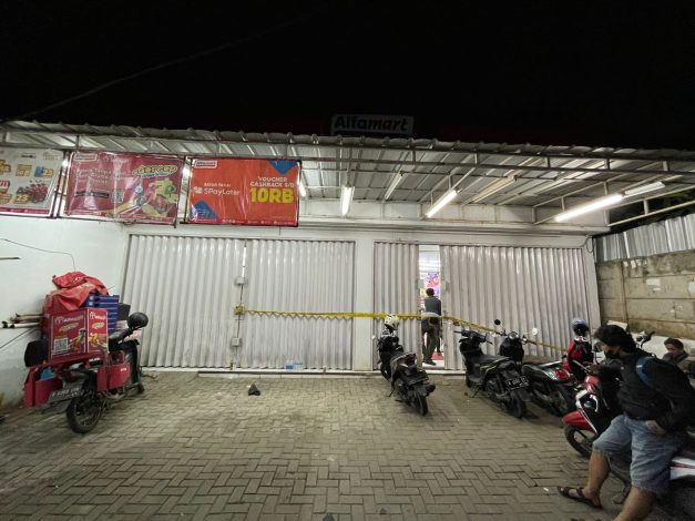 Polisi Selidiki Perampokan Bersenpi di Alfamart Tangerang 20