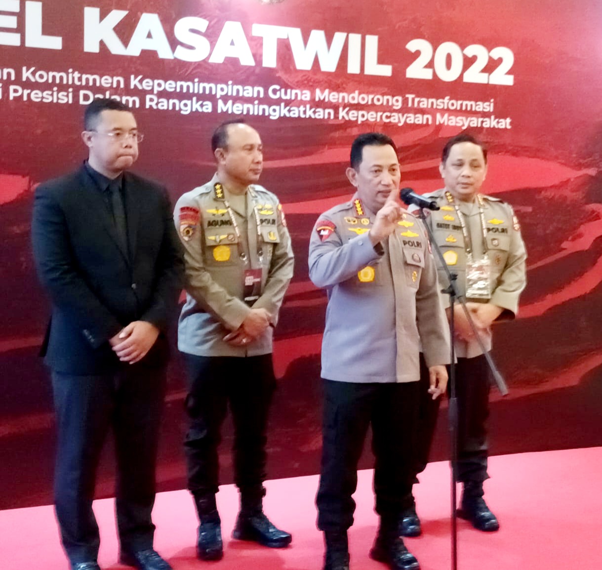 IMG-20221214-WA0064 Gelar Apel Kasatwil, Kapolri Bahas Pengamanan Pemilu dan Upaya Tinggatkan Kepercayaan Publik 1