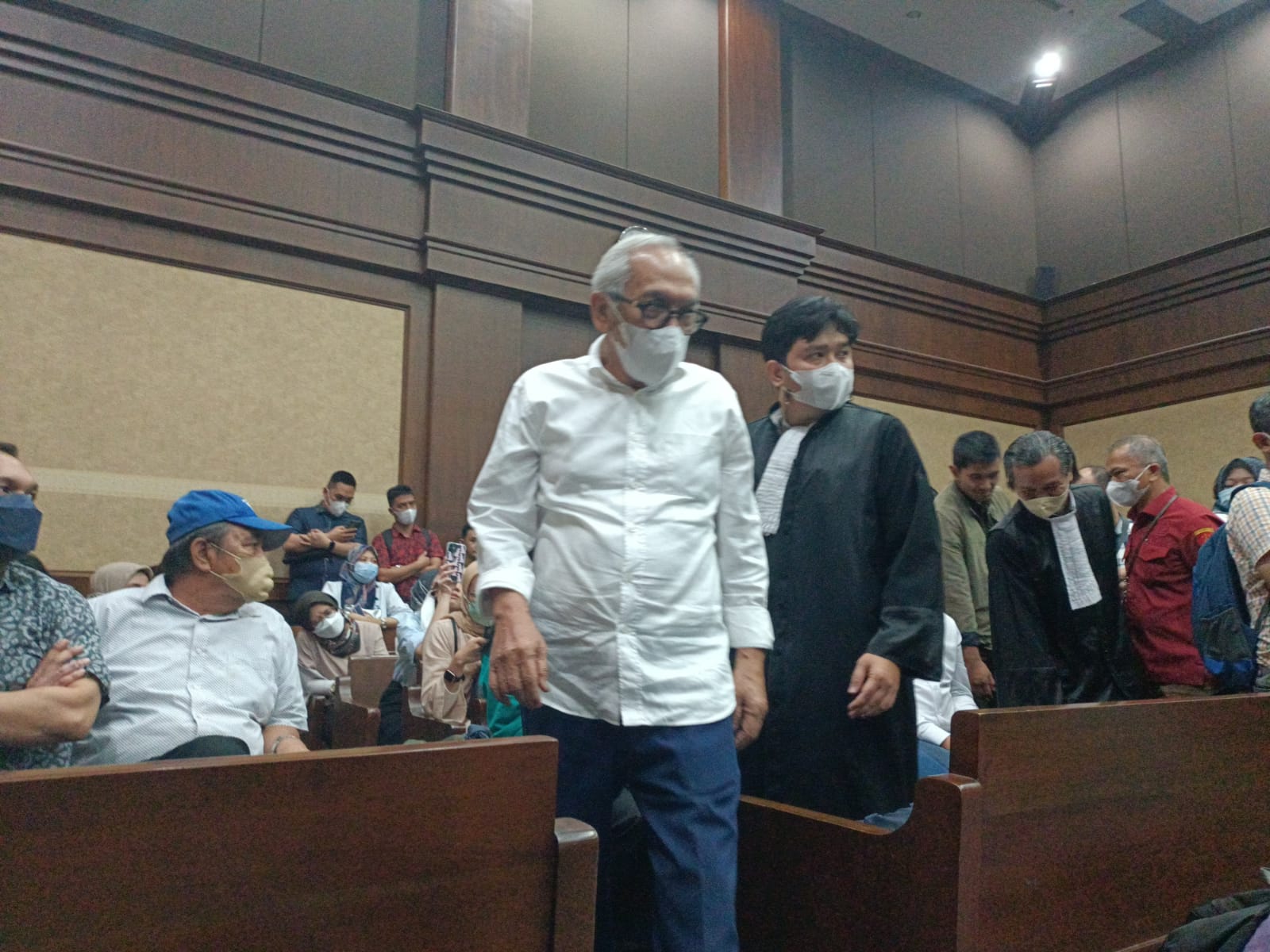IMG-20230104-WA0069 Komisaris PT Wilmar Nabati Indonesia MP Tumanggor Divonis 1,5 Tahun Penjara Tanpa Uang Pengganti 1