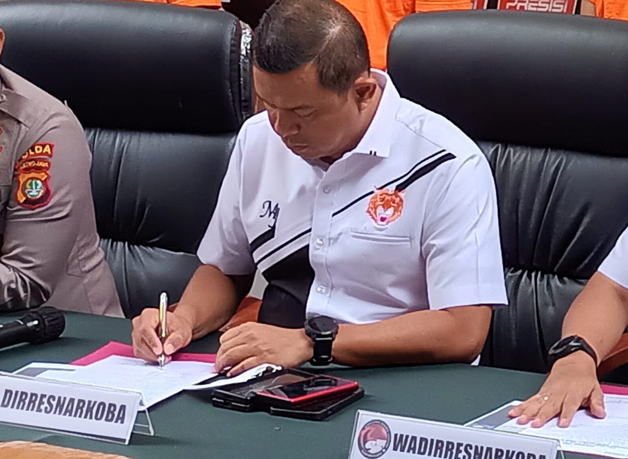 IMG-20230107-WA0033 Kombes YBK Ditangkap, Diduga Terkait Sabu 1