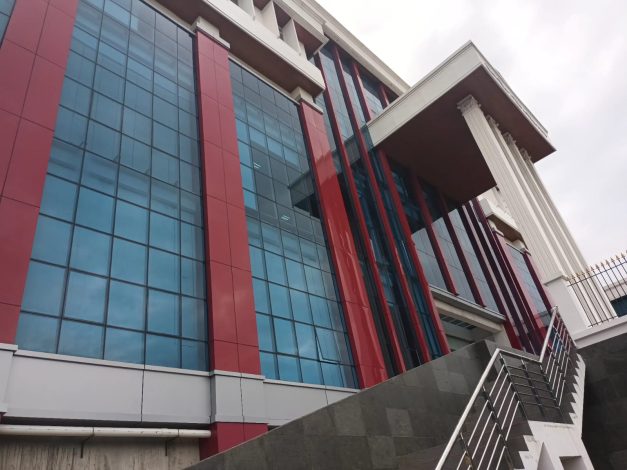 PN Jakara Utara, Gedung Mentereng Tanpa Masjid 11