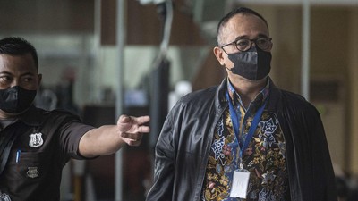 Buntut Kasus Anaknya, Rafael Alun Diperiksa KPK 1