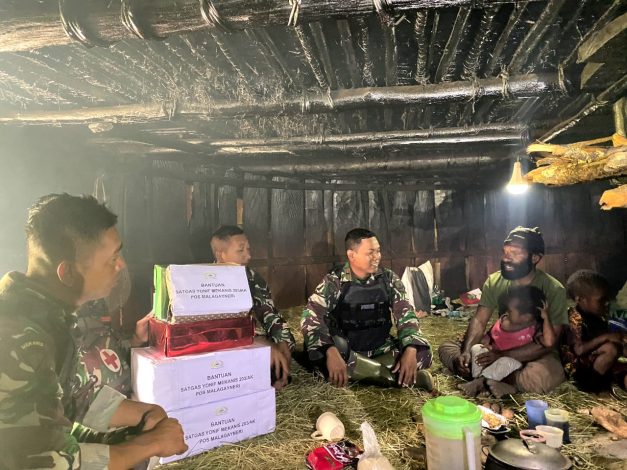 Personel Satgas Yonif Mekanis 203/AK Beri Nama 'Kemuning Pela' untuk Anak yang Baru Lahir 13