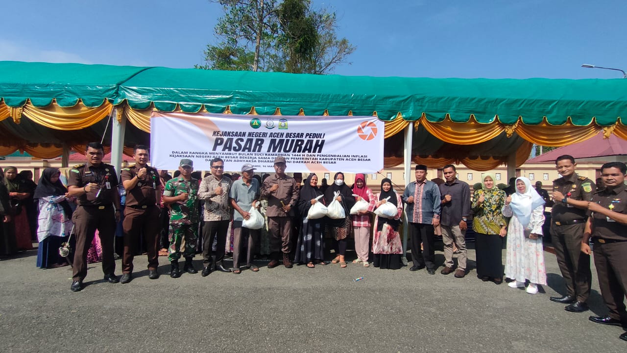 Ringankan Beban Rakyat, Kejari dan Pemkab Aceh Besar Gelar Pasar Murah 1