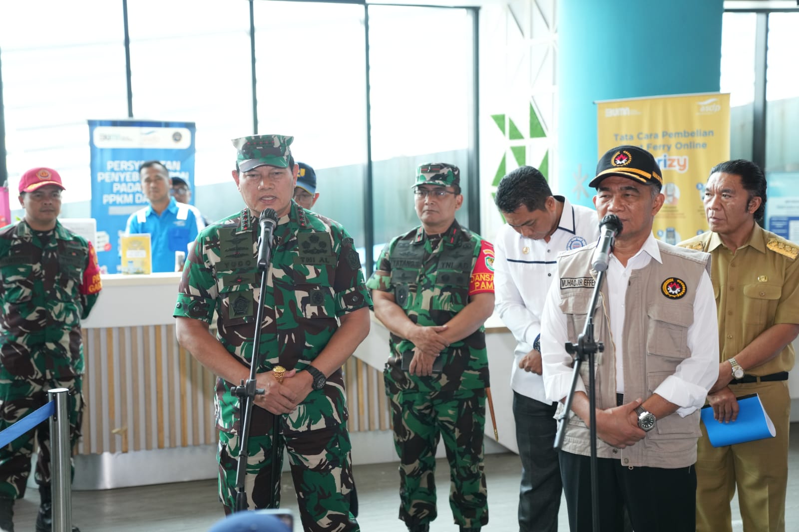 Cek Arus Mudik di Merak, Panglima TNI: ABK Wajib Sosialisasi Keamanan dan Keselamatan di Kapal 1