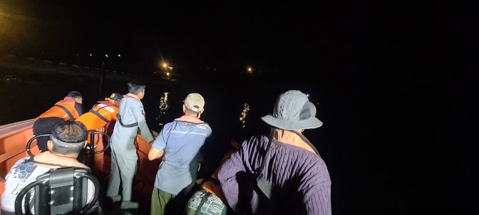Stasiun Bakamla Kupang Selamatkan Korban Kecelakaan Kapal Ikan Mengalami Kebocoran 1