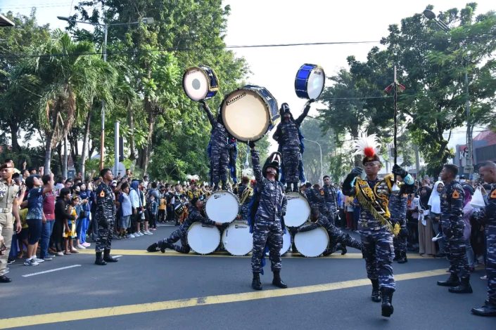 GS Gita Jala Taruna AAL Getarkan Surabaya di Acara Car Free Day 13