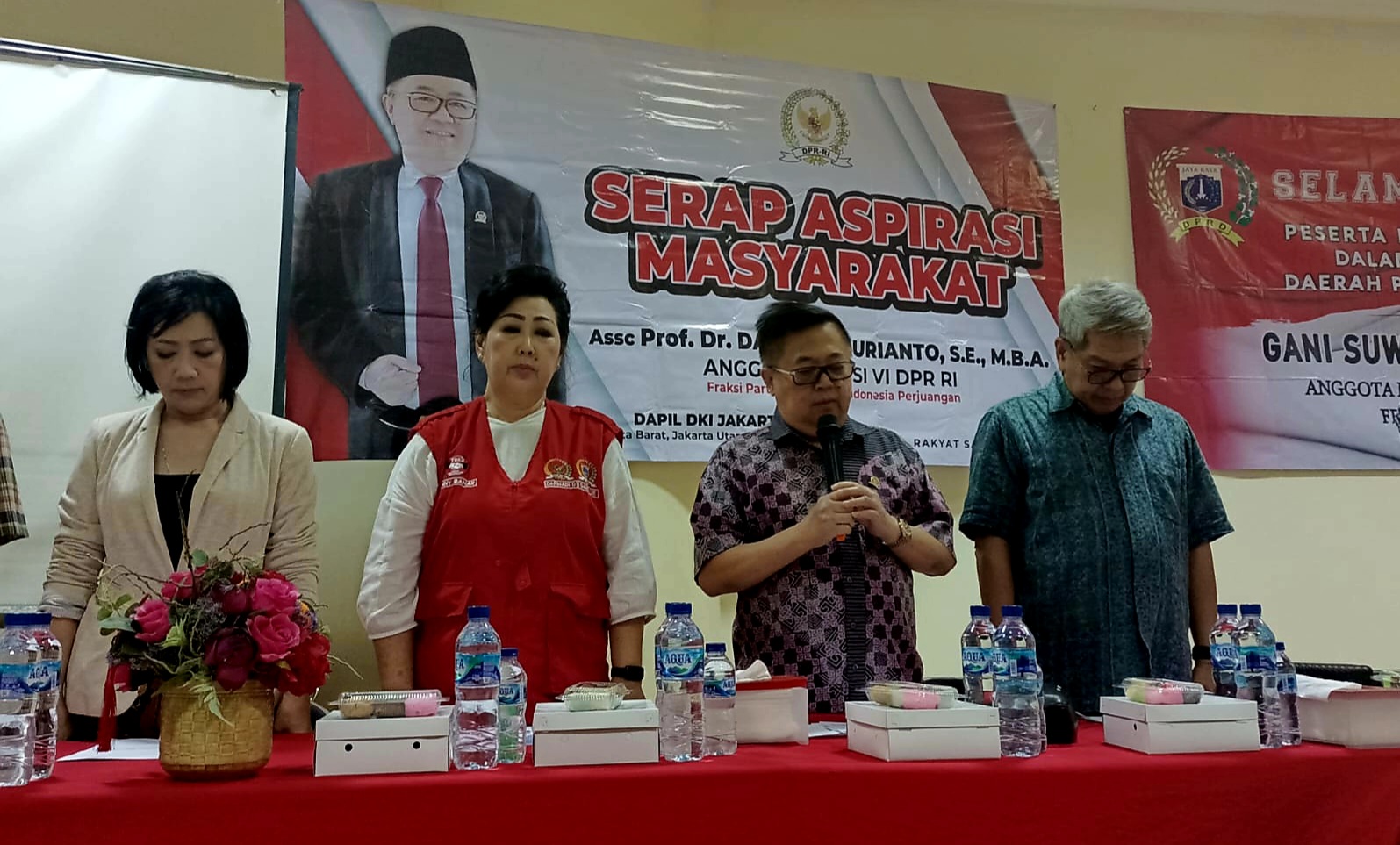 Dua Legislator PDI Perjuangan Sambangi Apartemen Mitra Bahari 1
