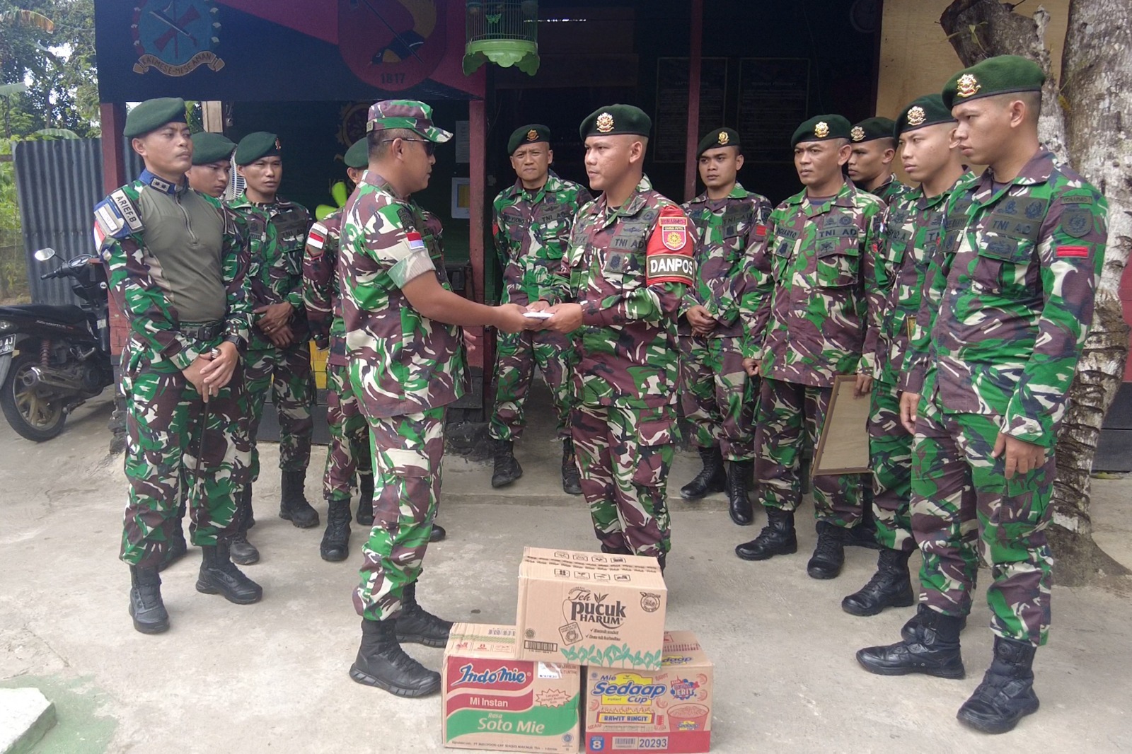 IMG-20230529-WA0024 Temukan Senjata di Daerah Operasi, Satgas Yonarmed 1 Kostrad Dapat Penghargaan 1