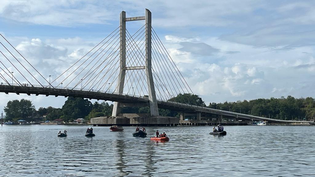 IMG-20230630-WA0038 Bakamla RI Evakuasi Korban Bunuh Diri di Jembatan Bahteramas Kendari 1
