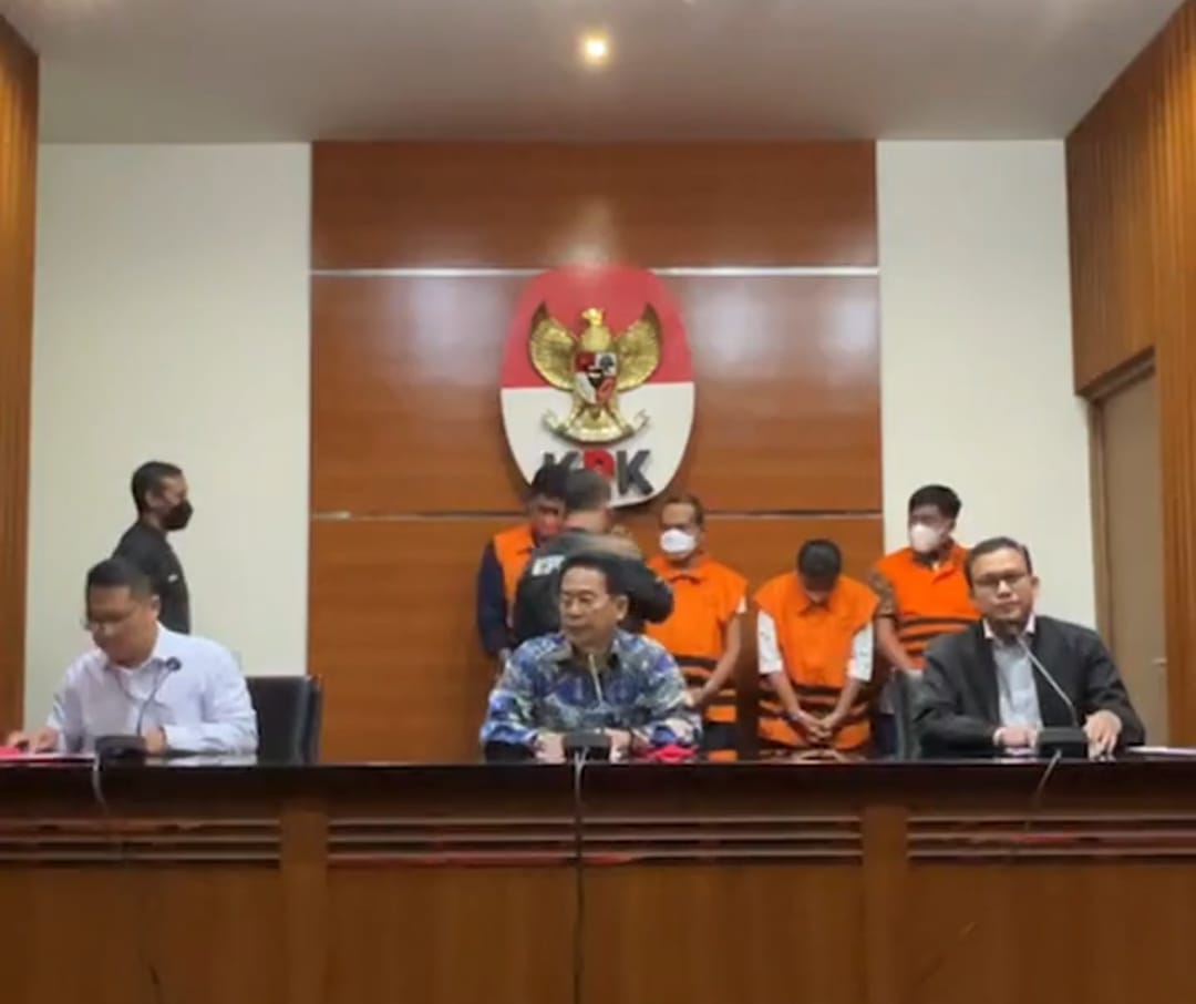 IMG-20230703-WA0072 Dua Petinggi Anak Usaha PT KAI Didakwa Suap Pejabat Kemenhub 1