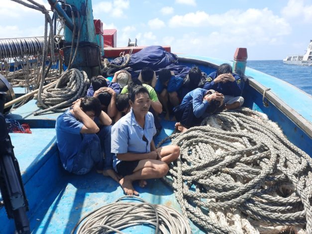 Bakamla RI Tangkap Kapal Vietnam Curi Ikan di Laut Natuna Utara 72