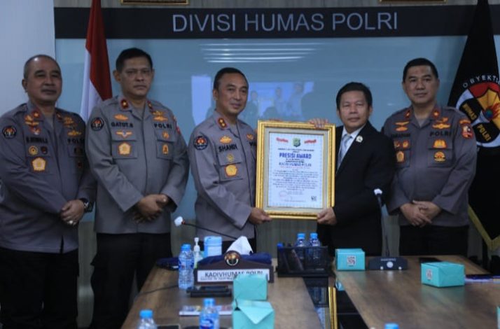 Dinilai Baik Jalin Komunikasi dengan Pers, Kadiv Humas Polri dapat Presisi Award 14