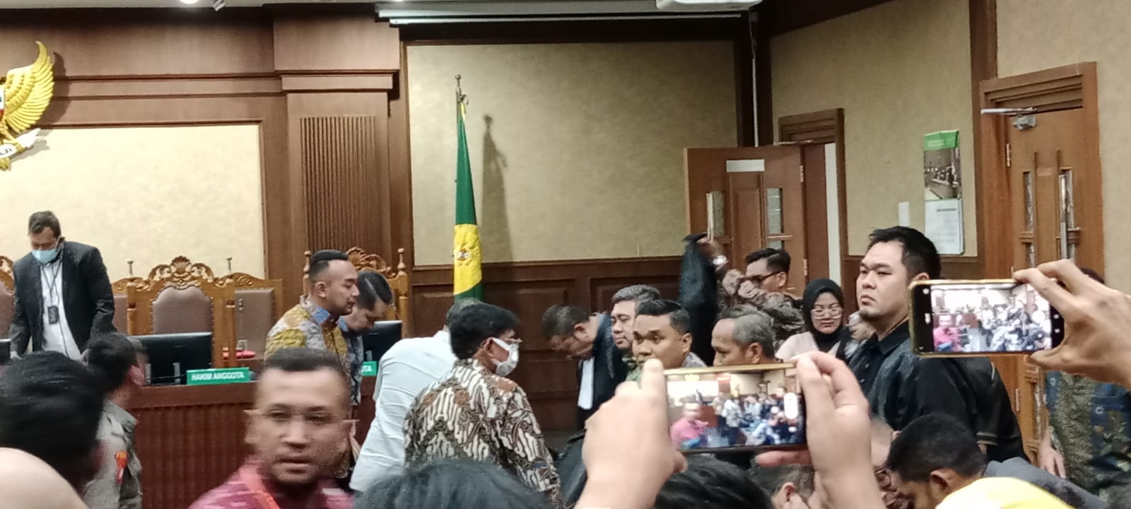 Sidang Korupsi BTS, Hakim ke Saksi: Turunkan Kakimu 1