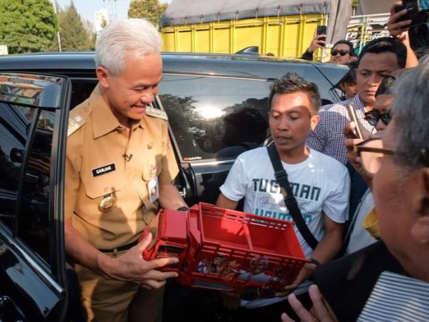 IMG-20230905-WA0005 Ratusan Truk Kepung Gubernuran, Angkat Ganjar Sebagai Bapak Truk Nusantara 13