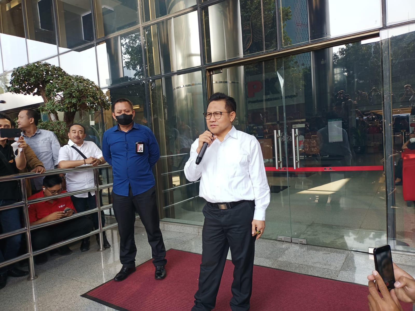 IMG-20230907-WA0021 Usai Diperiksa, Cak Imin Sebut Bantu KPK Selesaikan Kasus Korupsi Kemnaker 1