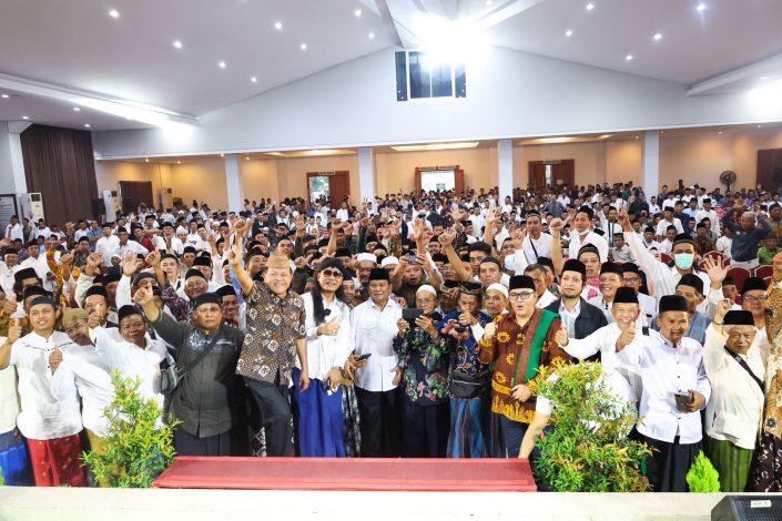 IMG-20230909-WA0009 Menhan Prabowo Hadiri Forum Silahturahmi 1.000 Kiyai se-DIY 13