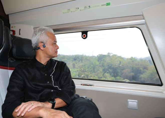 Jajal Kereta Cepat, Ganjar: Cepat Sekali Ya 13