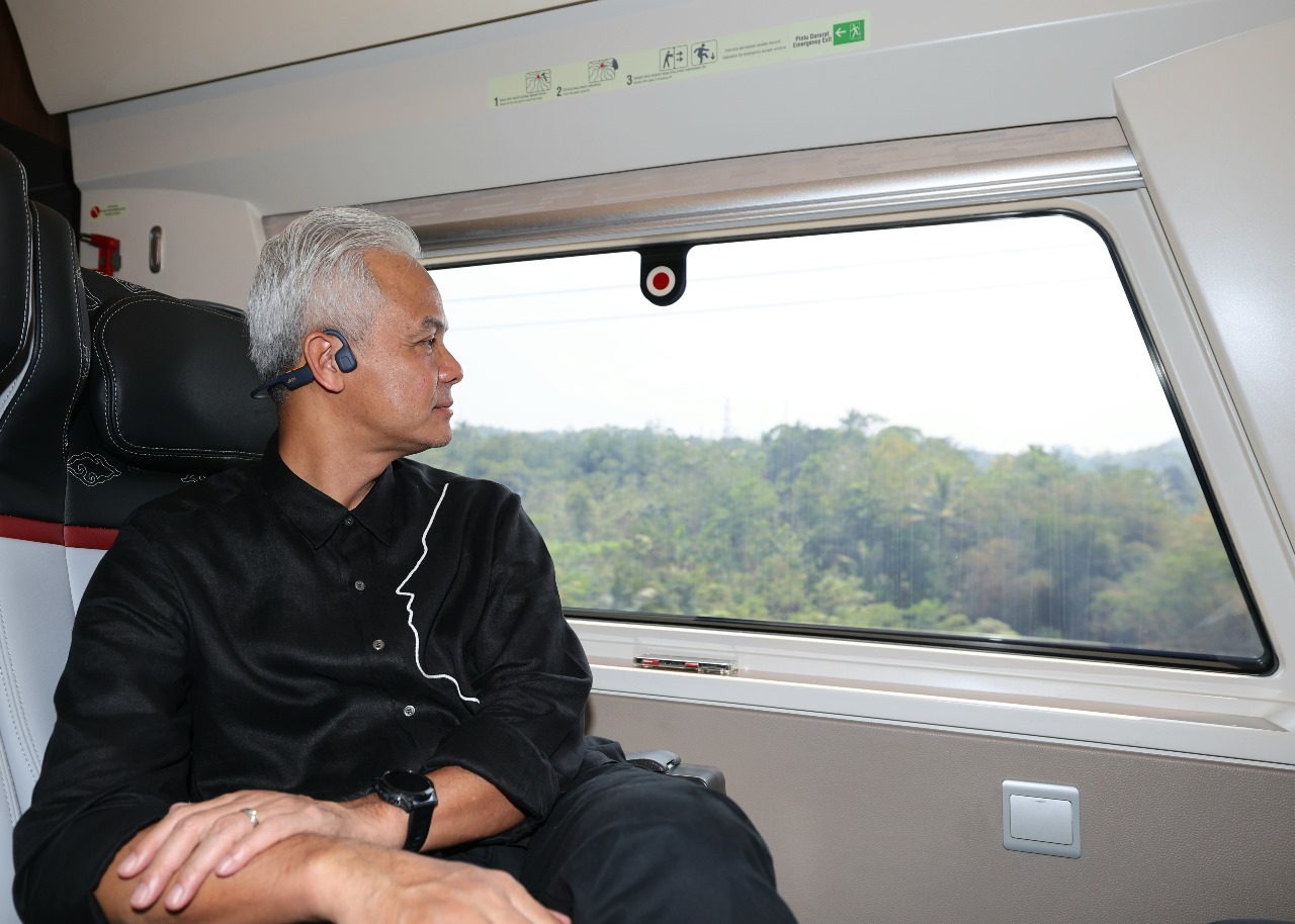 Jajal Kereta Cepat, Ganjar: Cepat Sekali Ya 1