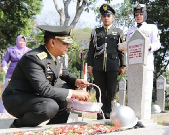 Jelang HUT TNI Ke-78, Para Pati Ziarah ke Makam Pahlawan 10
