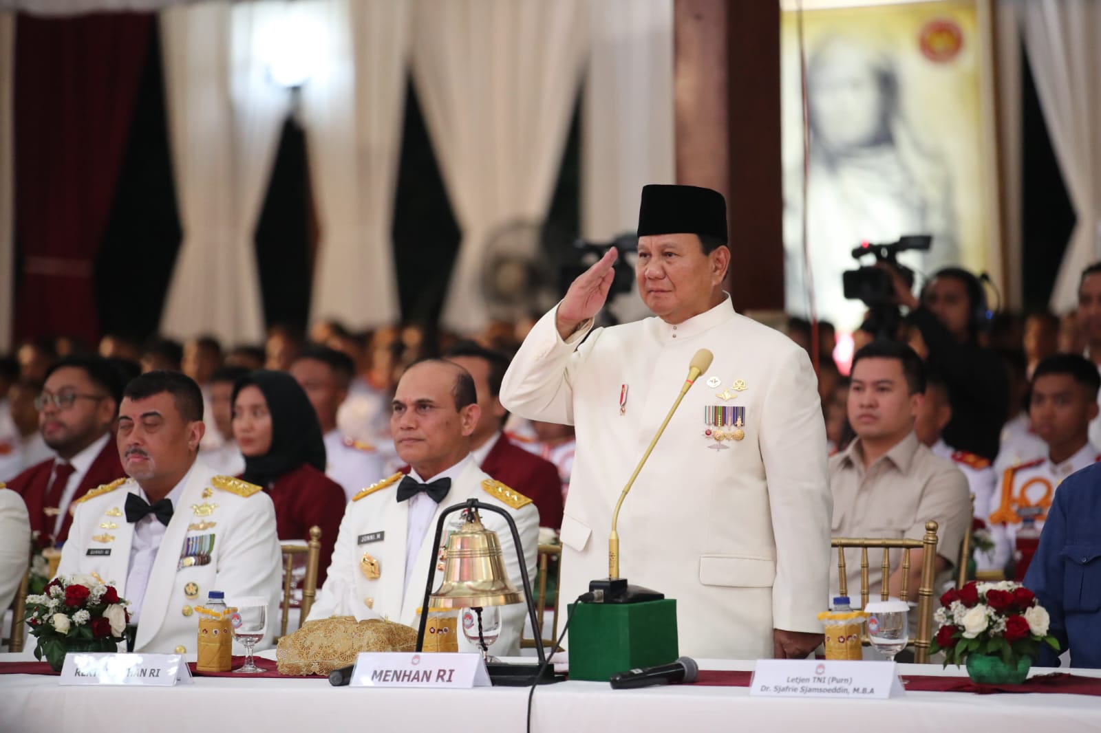 Menhan Prabowo ke Kadet Mahasiswa UNHAN RI: Cari Solusi Atasi Kesulitan Rakyat 1