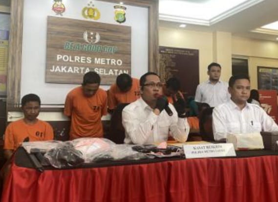 5 Perampok Perusahaan Ditangkap 11