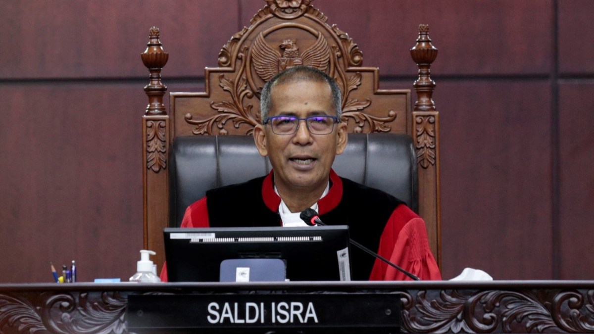 Hakim MK Saldi Isra Sebut Putusan Usia Capres Cawapres Tidak Konsisten 1