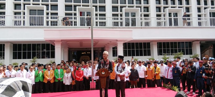 Ganjar Pranowo dan Mahfud MD Resmi Daftar di KPU RI 12