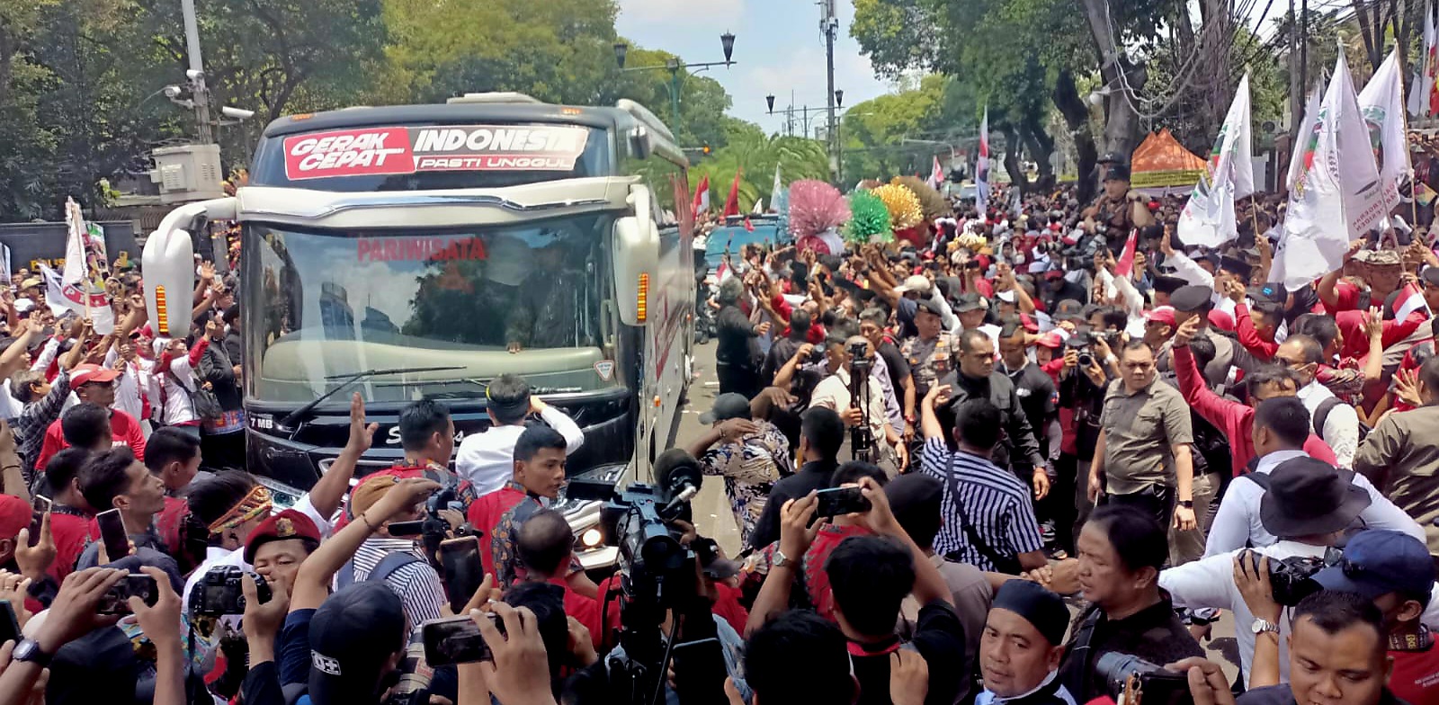 Petinggi Partai Pendukung Ganjar- Mahfud Tiba di KPU 1